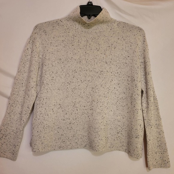 Everlane Sweaters - Everlane grey speckled cashmere sweater
